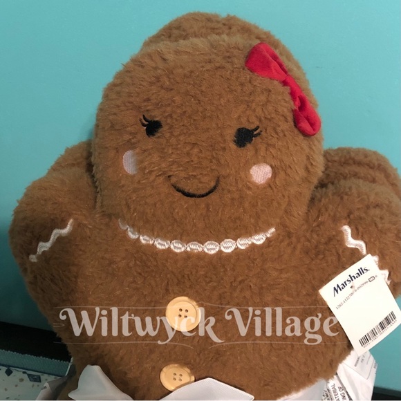 Cupcakes and Cashmere Sherpa Gingerbread Man and Woman Pillow Couple Set - Picture 5 of 8